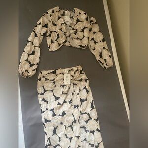 H&M Beige and Black Shell Print Midi Skirt